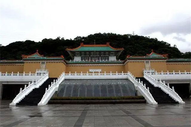 國(guó)民黨“立委” 陳以信公開揭露臺(tái)北故宮博物院損毀多件文物