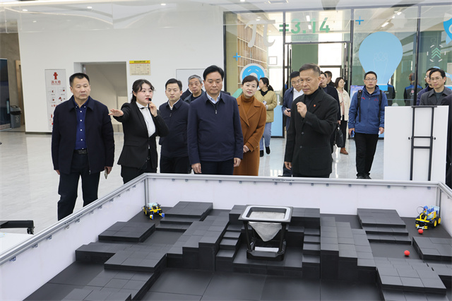 咸安區科技館暨咸安區青少年人工智能教育基地正式投入使用