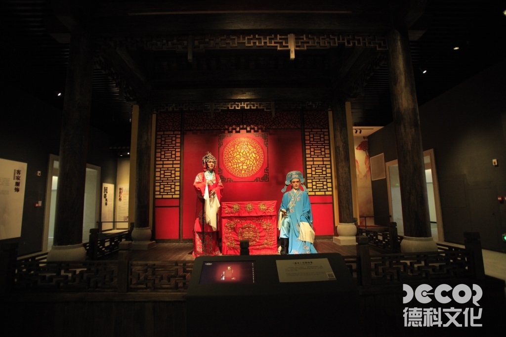 展館裝修中如何處理展館的接待臺和咨詢區域？